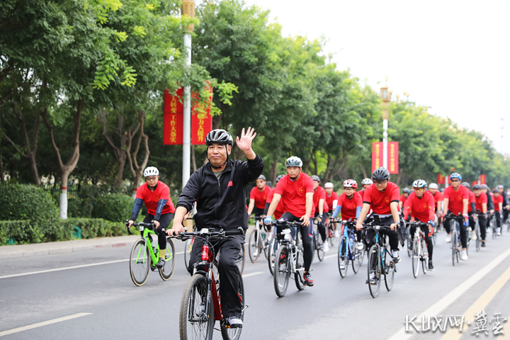 火狐电竞app首页青春接力绿色出行！衡水市200余名骑行爱好者打卡安平(图3)