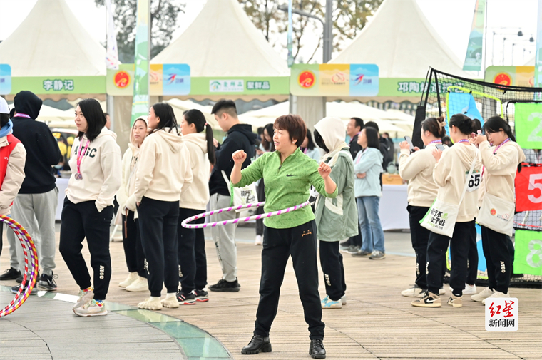 火狐电竞骑行感受成都魅力 2023中国·成都国际自行车车迷健身节总决赛启幕(图4)