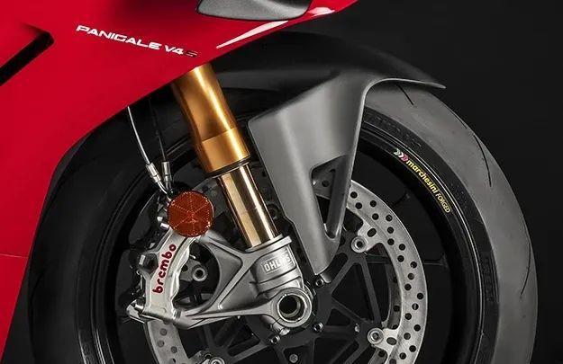 能上公路的赛车男人们梦寐以求的杜卡迪Panigale V4V4 S来袭(图7)