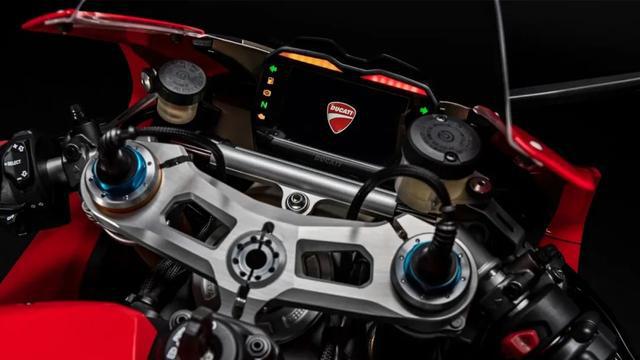 能上公路的赛车男人们梦寐以求的杜卡迪Panigale V4V4 S来袭(图8)